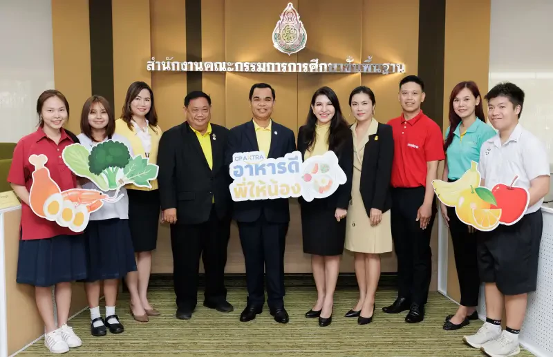 แม็คโคร-โลตัส จับมือ สพฐ. มอบทุนสนับสนุนโครงการ “ซีพี แอ็กซ์ตร้าอาหารดีพี่ให้น้อง”  เติมเต็มมื้ออาหารให้นักเรียนกว่า 11,000 คน จาก 100 โรงเรียนในภาคเหนือ