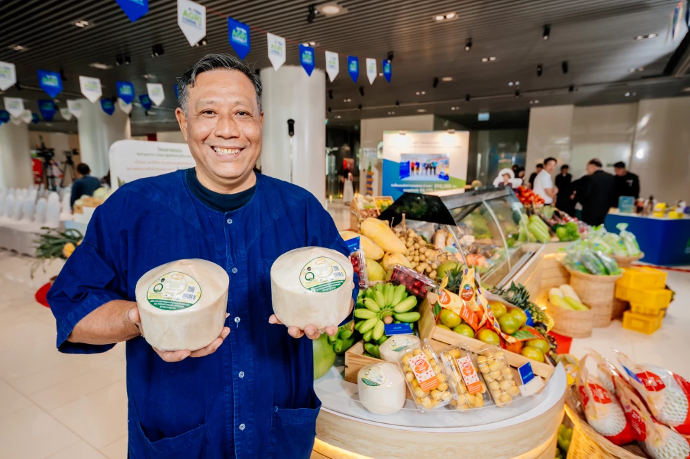 แม็คโคร ภายใต้ ซีพี แอ็กซ์ตร้า หนุนเกษตรกรไทย รับซื้อมะพร้าวน้ำหอมจากสวนบ้านแพ้ว–สงขลา สร้างโอกาสตลาดอย่างยั่งยืน