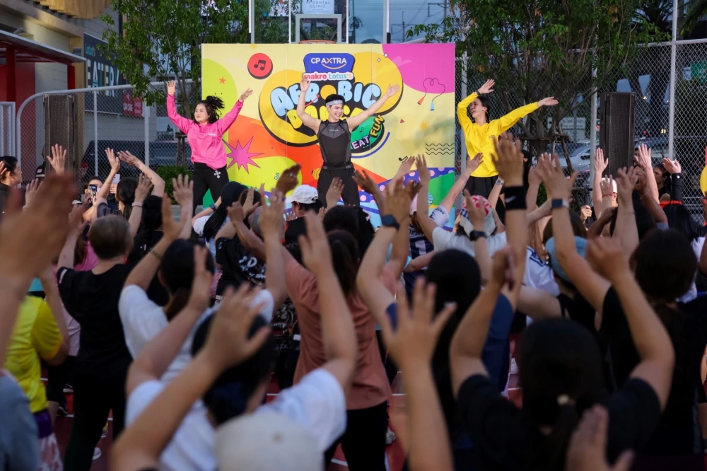 “Sornram Nampheng” Leads His Loyal Fans to Create a Spectacular New Phenomenon “ลิเก x แอโรบิกหน้าโลตัส” Brings the House Down with Non-Stop Fun and Energy